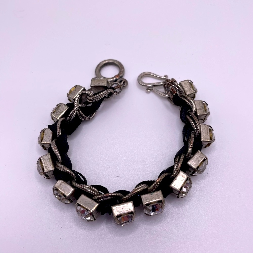 Sassy vintage fashion rhinestone bangle bracelet - medium